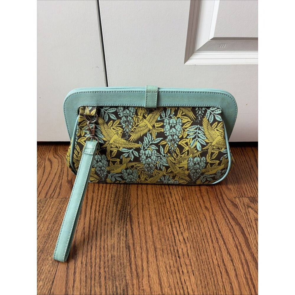 Petunia Pickle Bottom Diaper bag Wristlet With Changing Pad - Picture 3 of 5